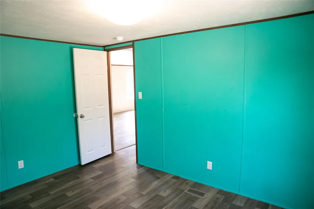 12899 Young Lane Carmine, TX 78932
