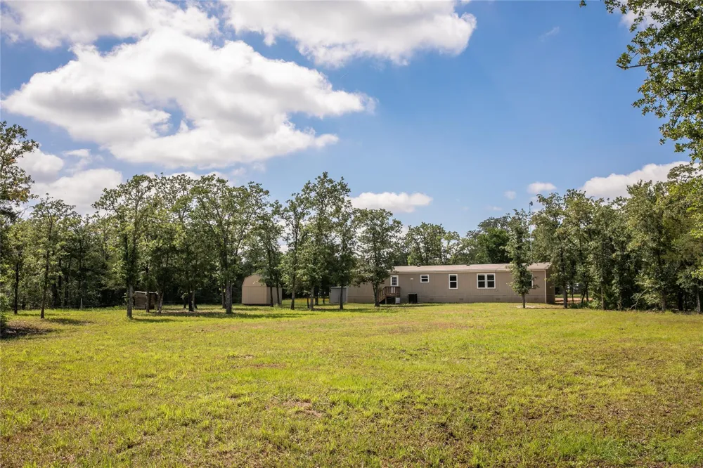 12899 Young Lane Carmine, TX 78932
