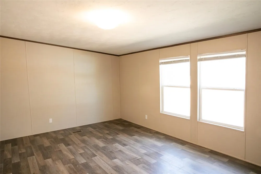 12899 Young Lane Carmine, TX 78932