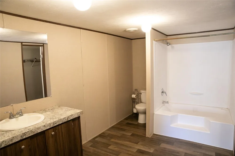 12899 Young Lane Carmine, TX 78932