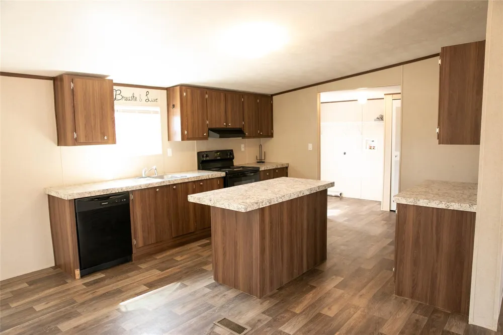 12899 Young Lane Carmine, TX 78932