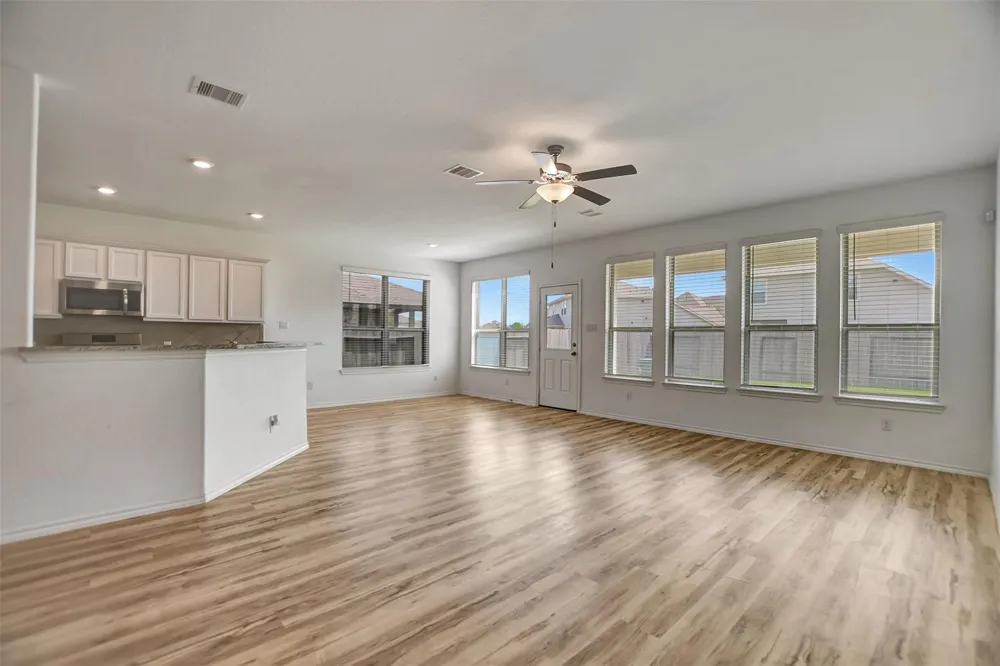 4327 Oakdale Mist Drive Dickinson, TX 77539