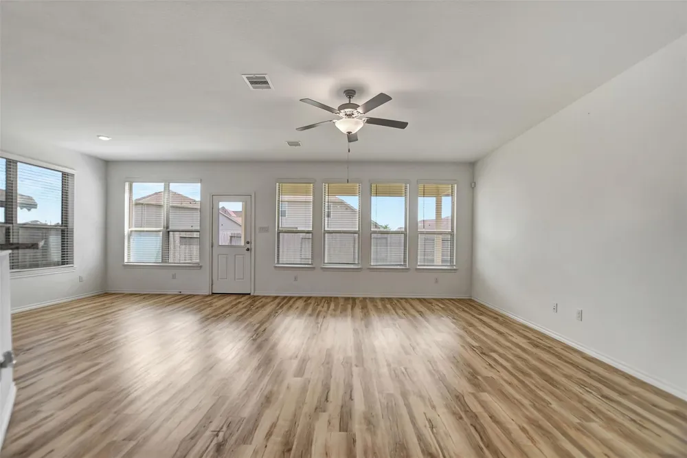 4327 Oakdale Mist Drive Dickinson, TX 77539
