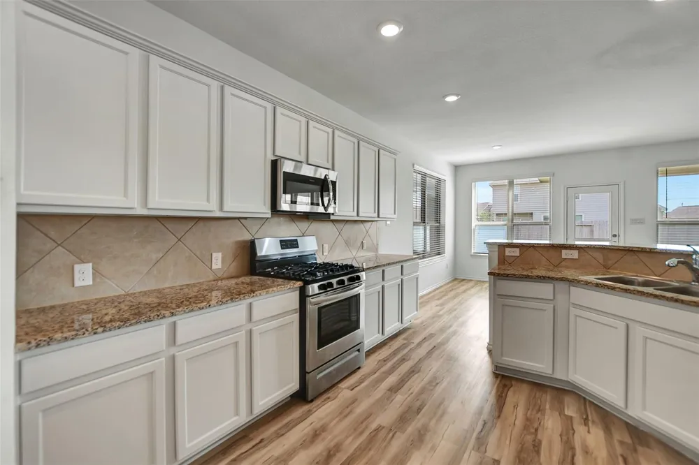 4327 Oakdale Mist Drive Dickinson, TX 77539