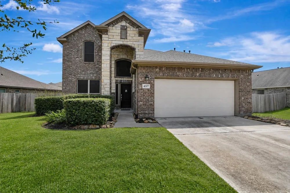 4327 Oakdale Mist Drive Dickinson, TX 77539