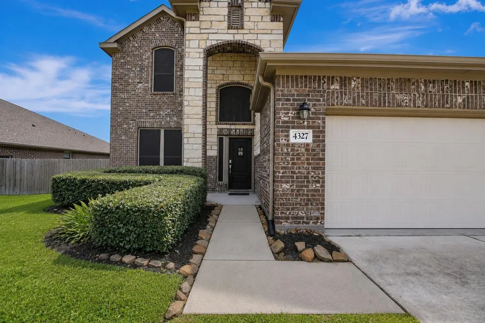 4327 Oakdale Mist Drive Dickinson, TX 77539