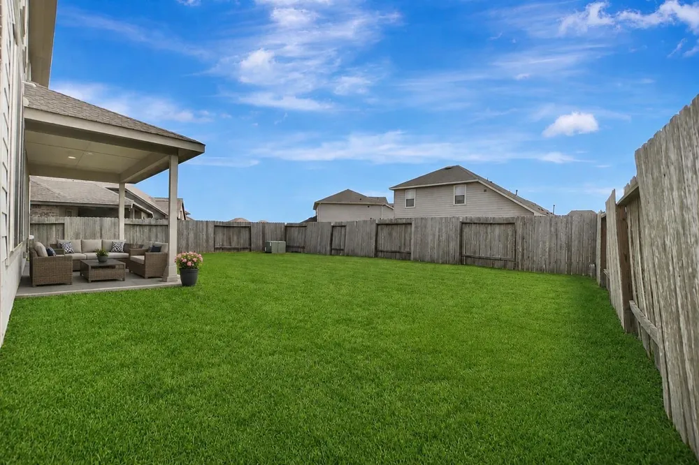 4327 Oakdale Mist Drive Dickinson, TX 77539