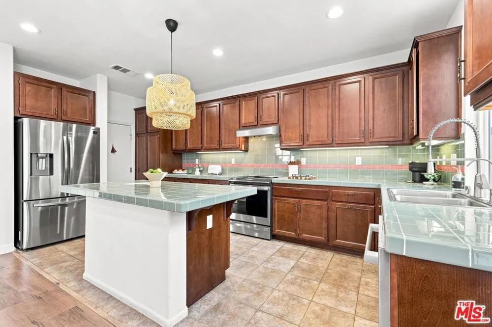 27259 Cloverhurst Place Canyon Country, CA 91387