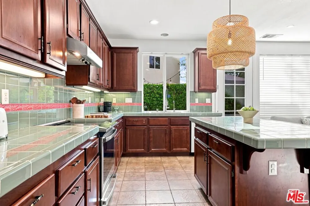 27259 Cloverhurst Place Canyon Country, CA 91387