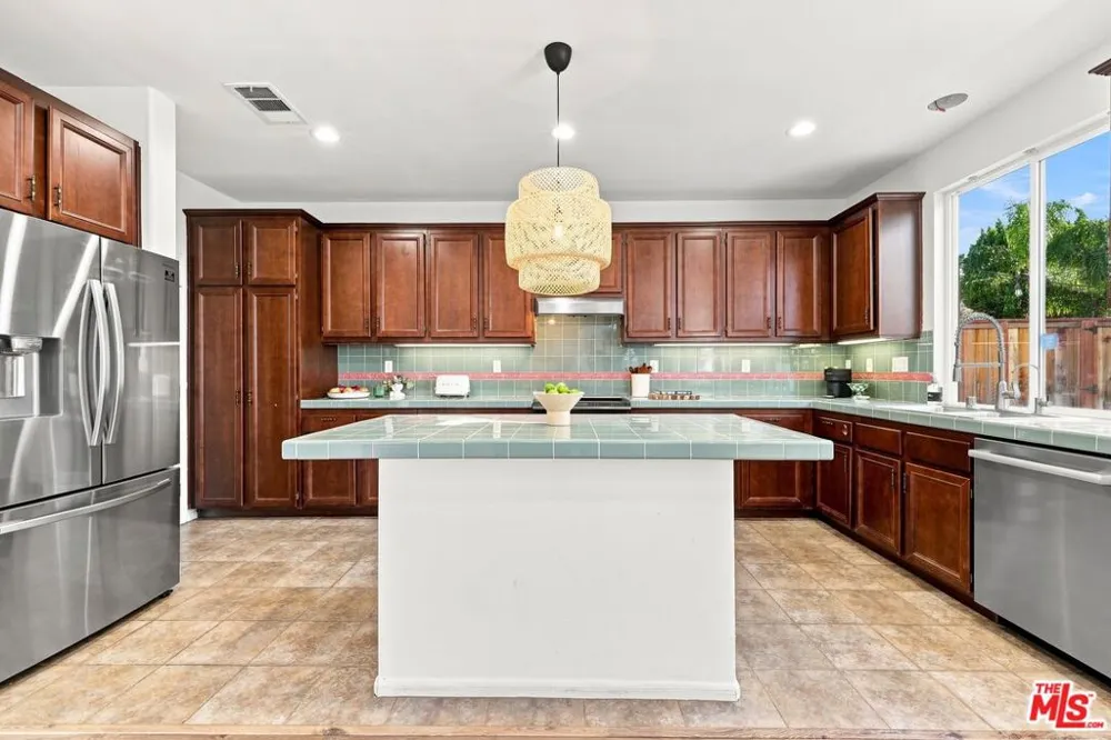 27259 Cloverhurst Place Canyon Country, CA 91387