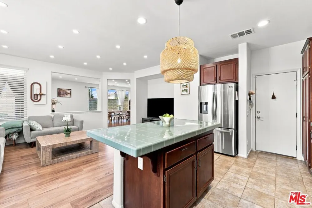 27259 Cloverhurst Place Canyon Country, CA 91387
