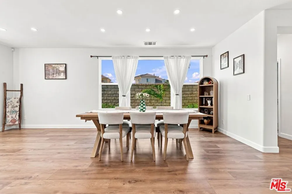 27259 Cloverhurst Place Canyon Country, CA 91387