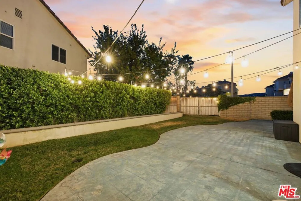 27259 Cloverhurst Place Canyon Country, CA 91387