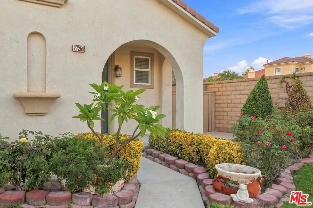 27259 Cloverhurst Place Canyon Country, CA 91387
