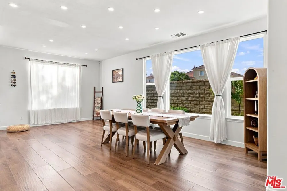 27259 Cloverhurst Place Canyon Country, CA 91387