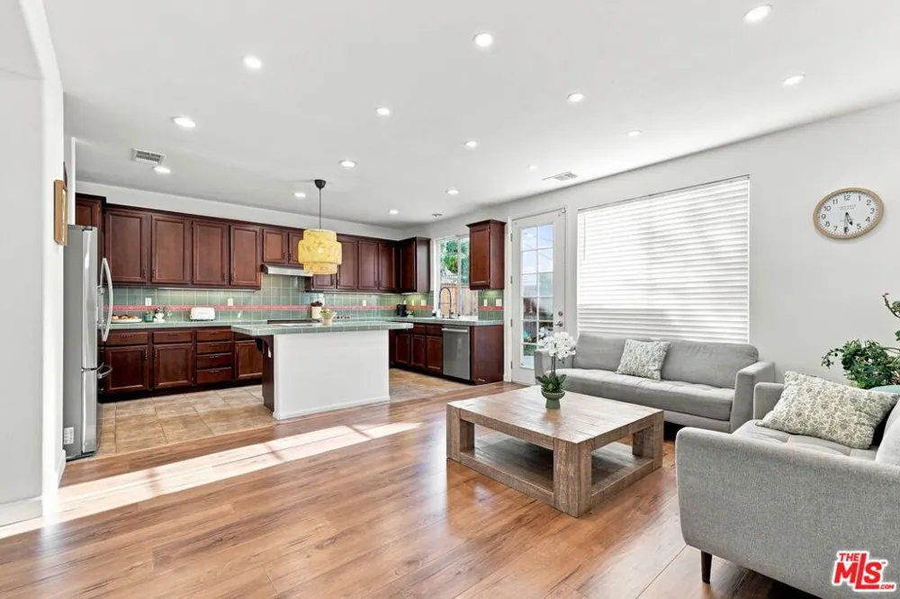 27259 Cloverhurst Place Canyon Country, CA 91387