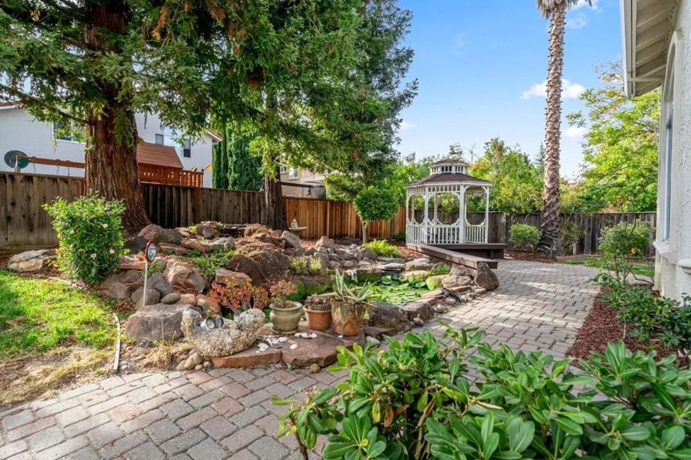 10396 S Stelling Road Cupertino, CA 95014