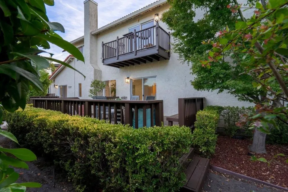 10396 S Stelling Road Cupertino, CA 95014