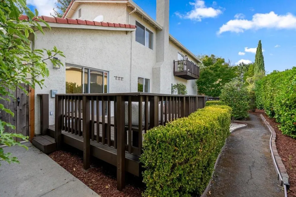 10396 S Stelling Road Cupertino, CA 95014