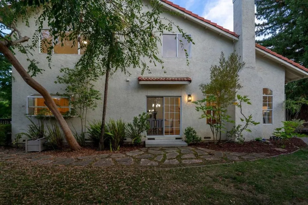 10396 S Stelling Road Cupertino, CA 95014