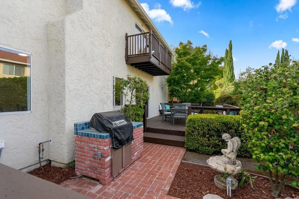 10396 S Stelling Road Cupertino, CA 95014