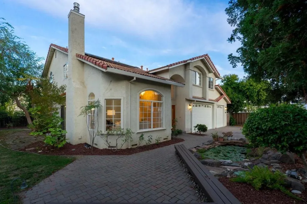 10396 S Stelling Road Cupertino, CA 95014
