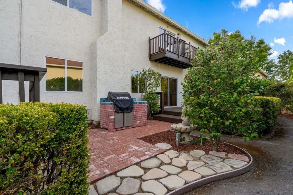 10396 S Stelling Road Cupertino, CA 95014