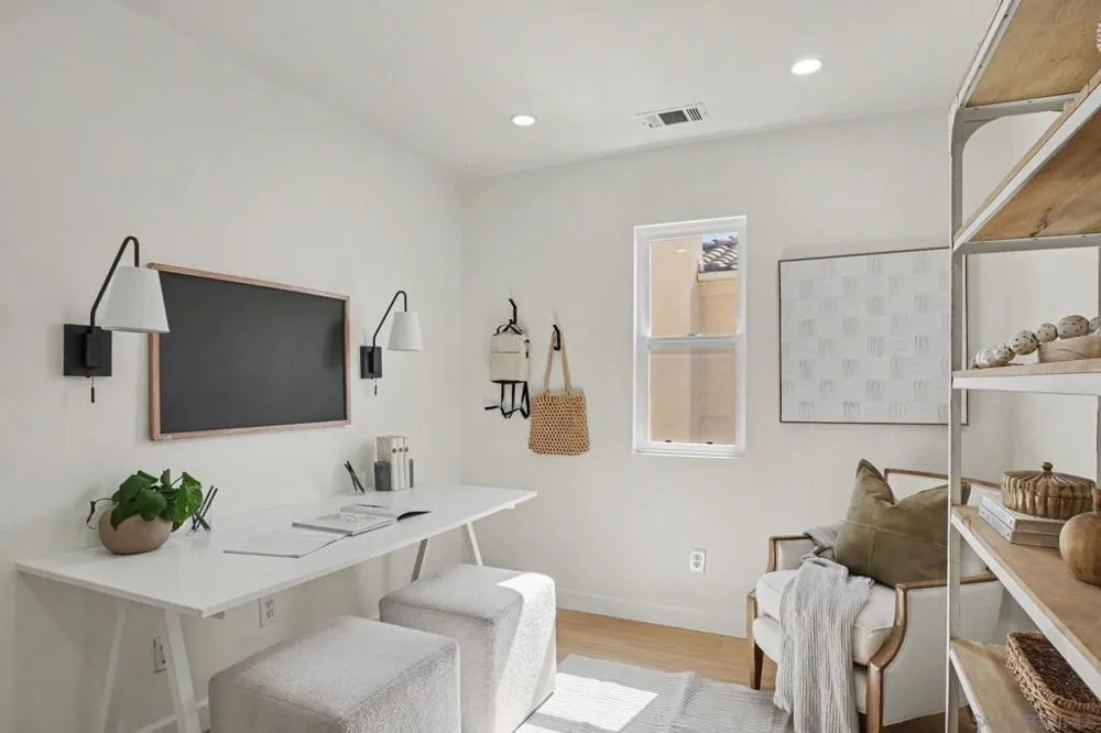 2369 Paseo los Gatos Chula Vista, CA 91914