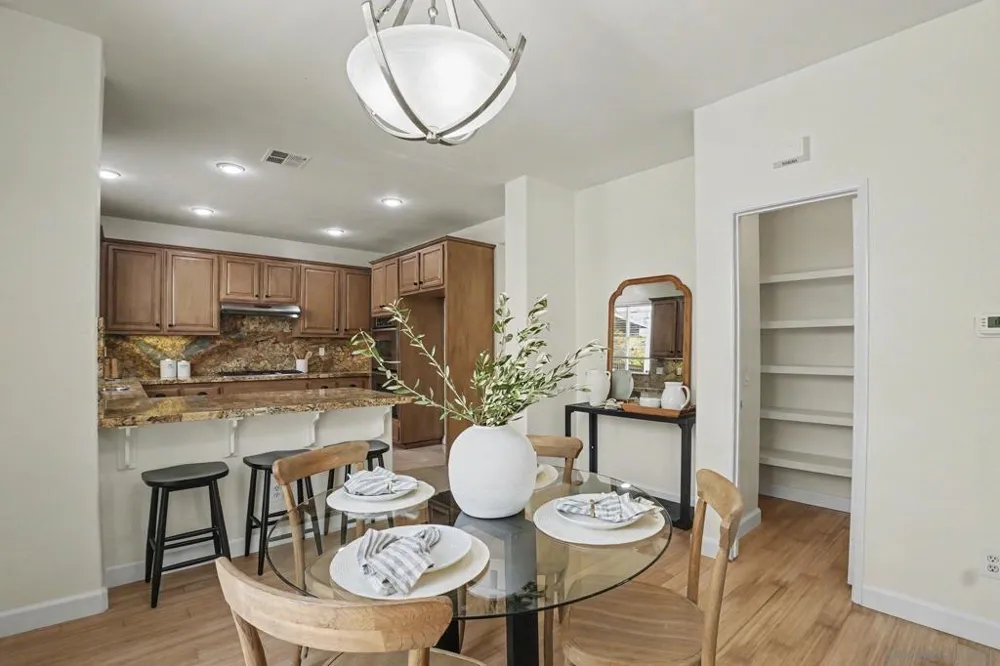 2369 Paseo los Gatos Chula Vista, CA 91914