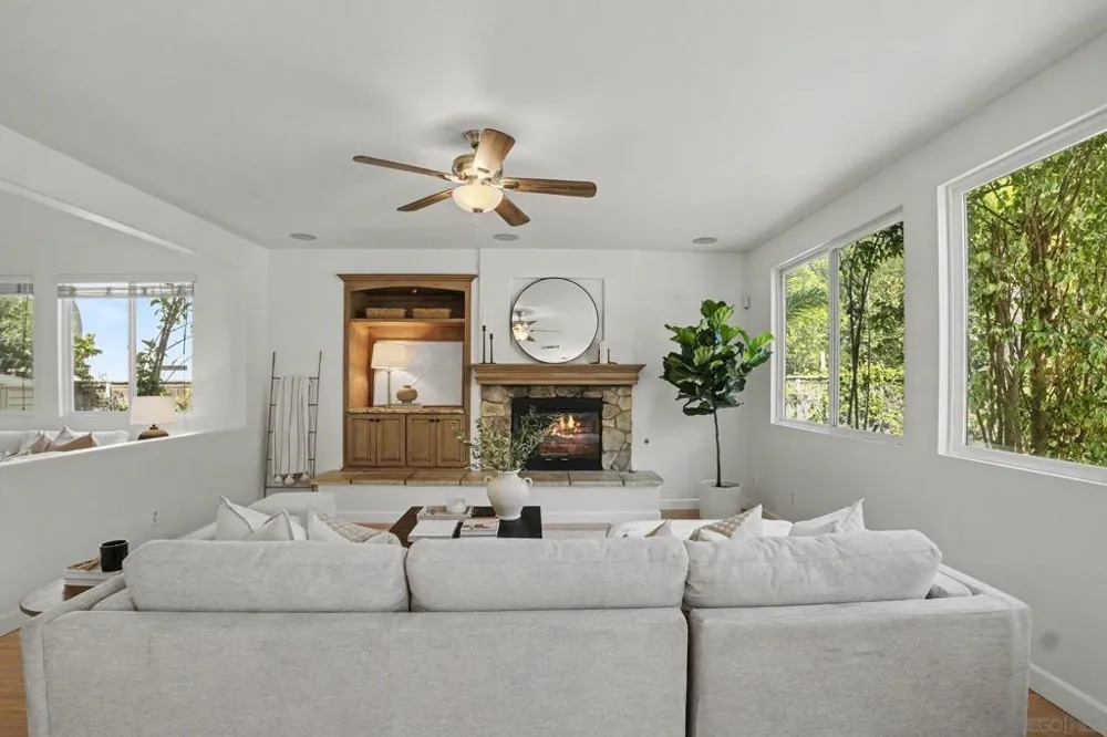 2369 Paseo los Gatos Chula Vista, CA 91914