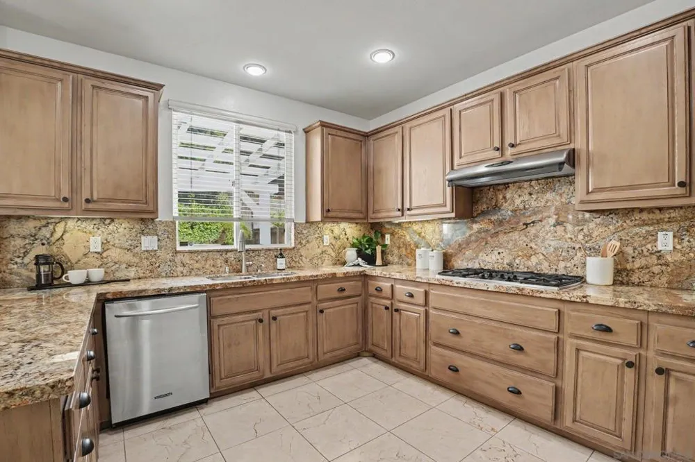 2369 Paseo los Gatos Chula Vista, CA 91914