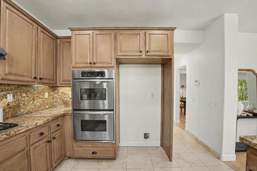 2369 Paseo los Gatos Chula Vista, CA 91914