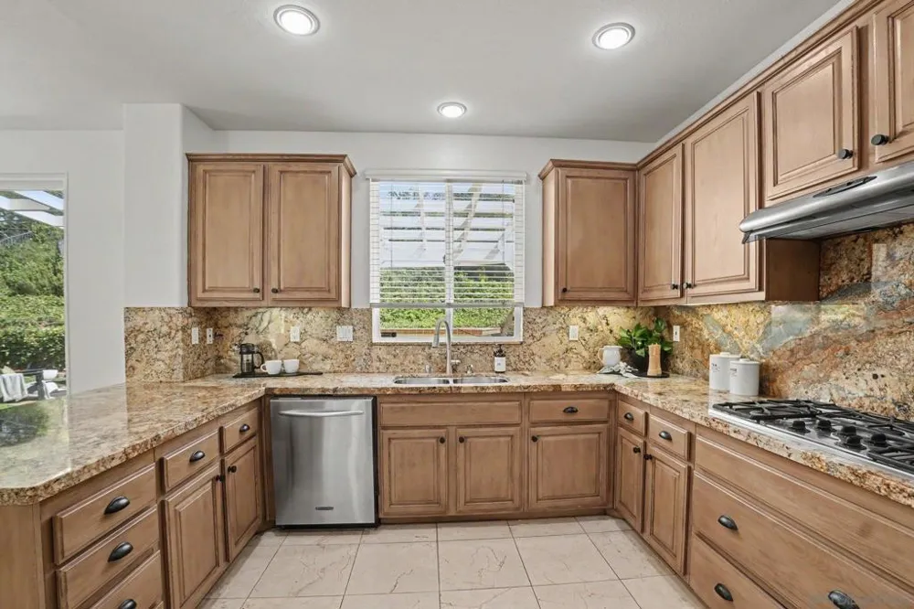 2369 Paseo los Gatos Chula Vista, CA 91914