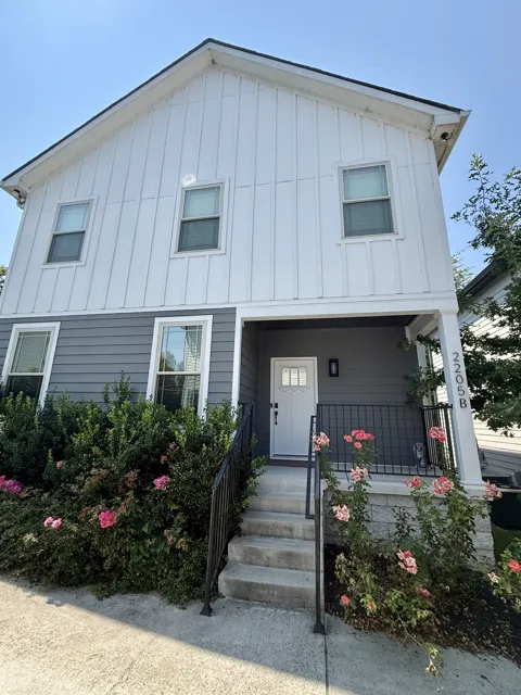 2205B 24th Ave
