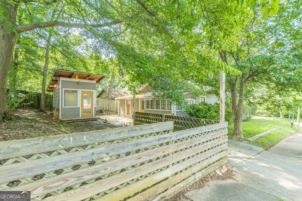 1701 Neely AVE East Point, GA 30344