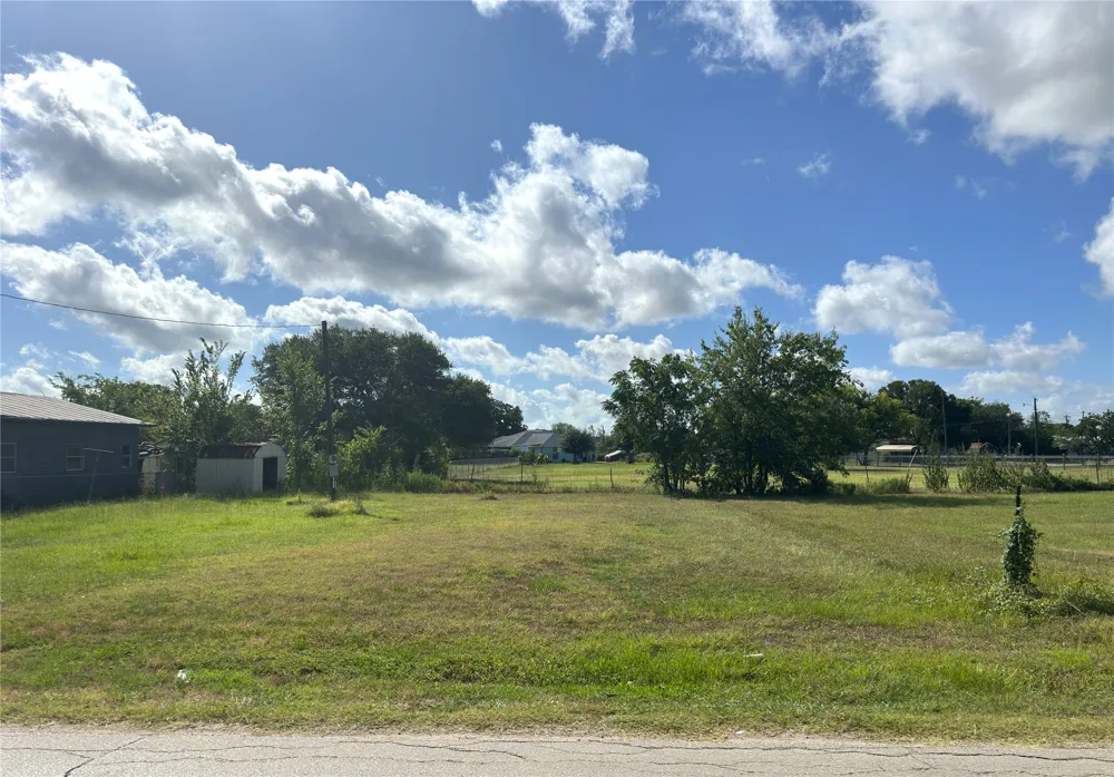 1112 Old Nails Creek Road Giddings, TX 78942