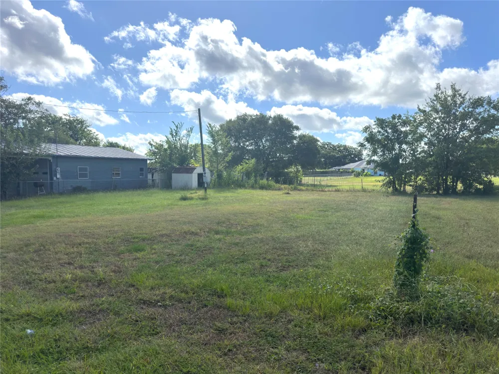 1112 Old Nails Creek Road Giddings, TX 78942