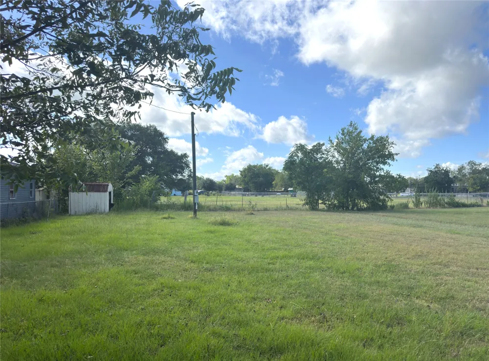 1112 Old Nails Creek Road Giddings, TX 78942