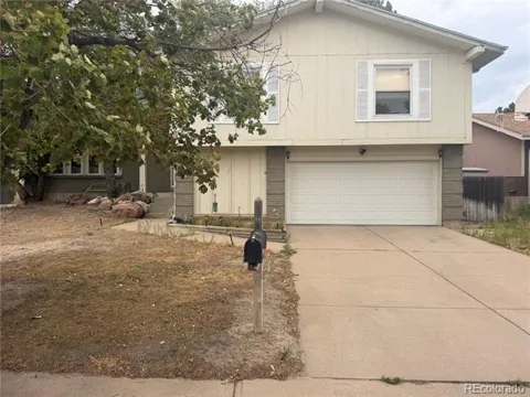 2069 S Macon Way