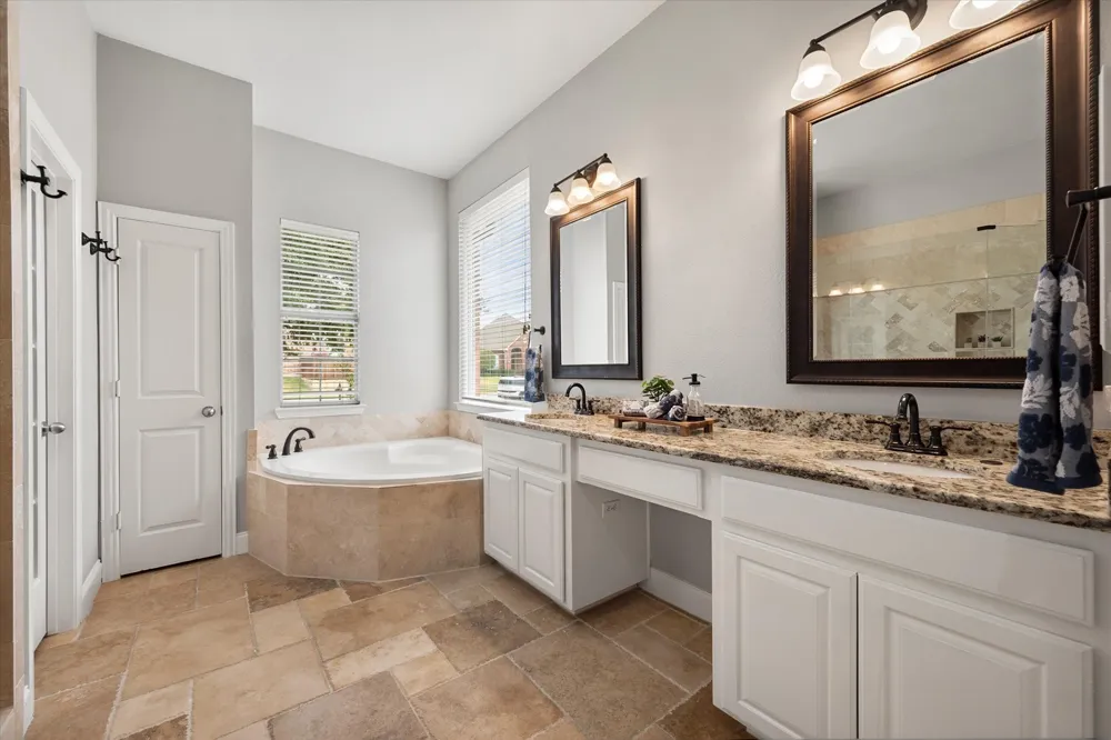 1815 Lakes Edge Boulevard Mansfield, TX 76063