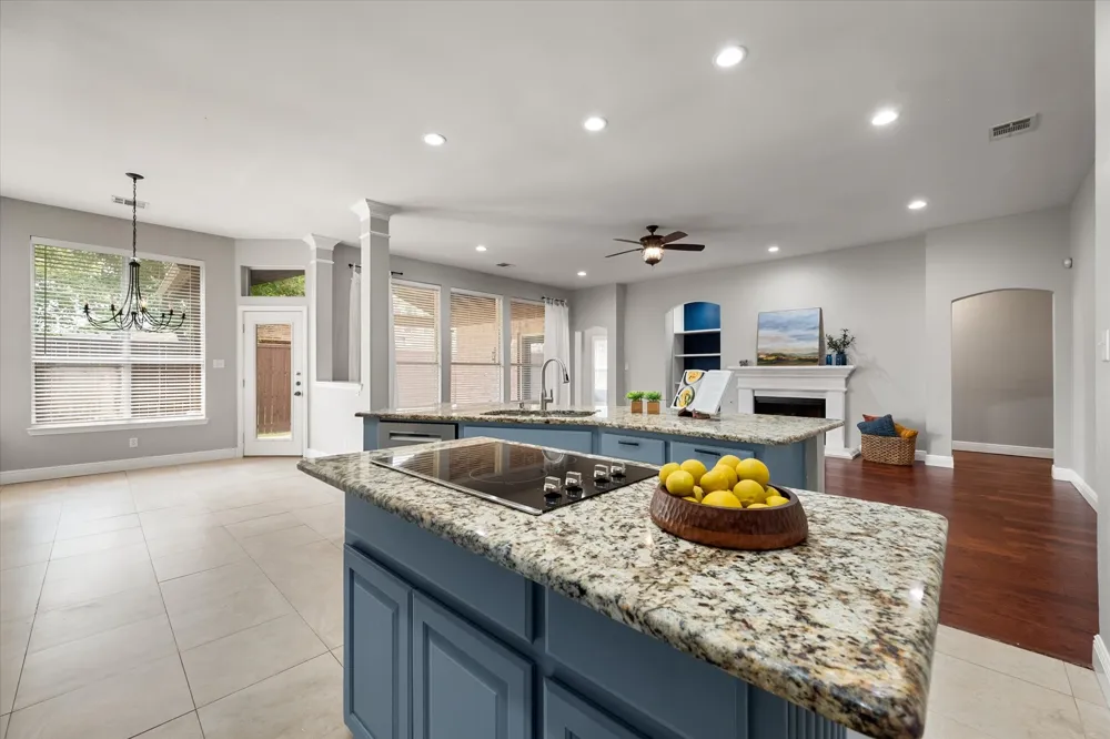 1815 Lakes Edge Boulevard Mansfield, TX 76063