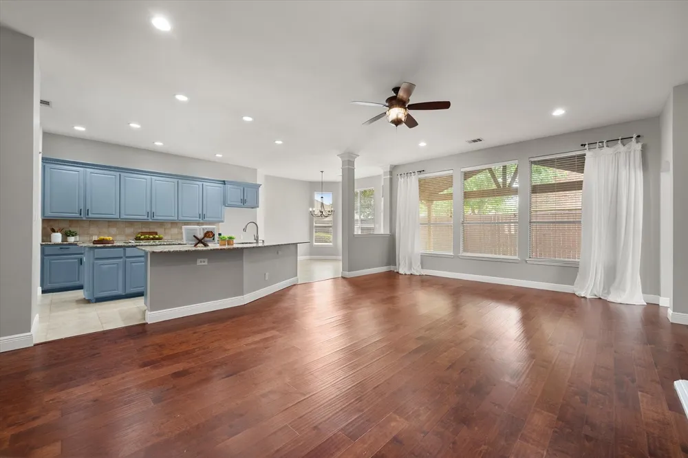 1815 Lakes Edge Boulevard Mansfield, TX 76063