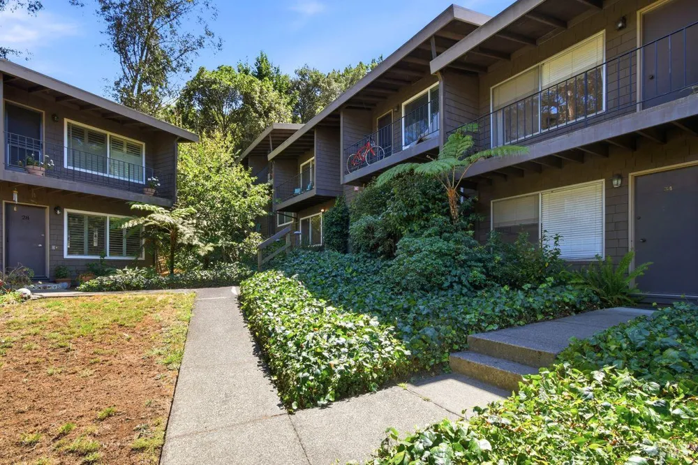 1411 Casa Buena Drive ##36 Corte Madera, CA 94925