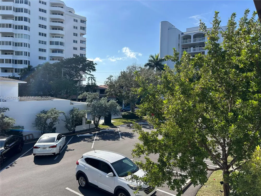 300 Sunset Dr #2 Fort Lauderdale, FL 33301