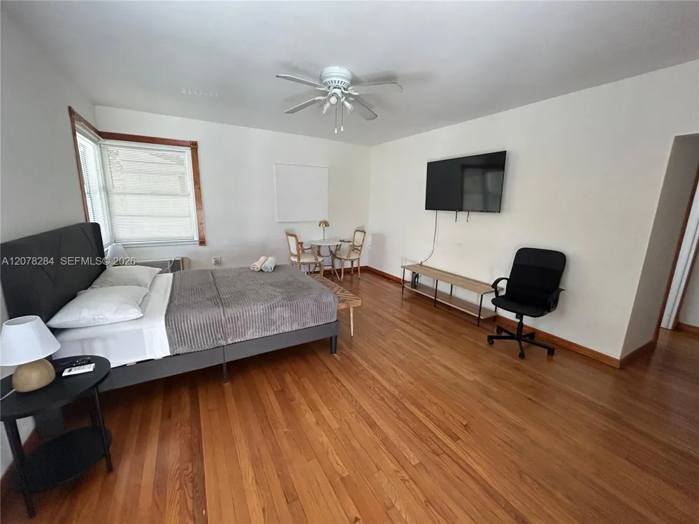 300 Sunset Dr #2 Fort Lauderdale, FL 33301