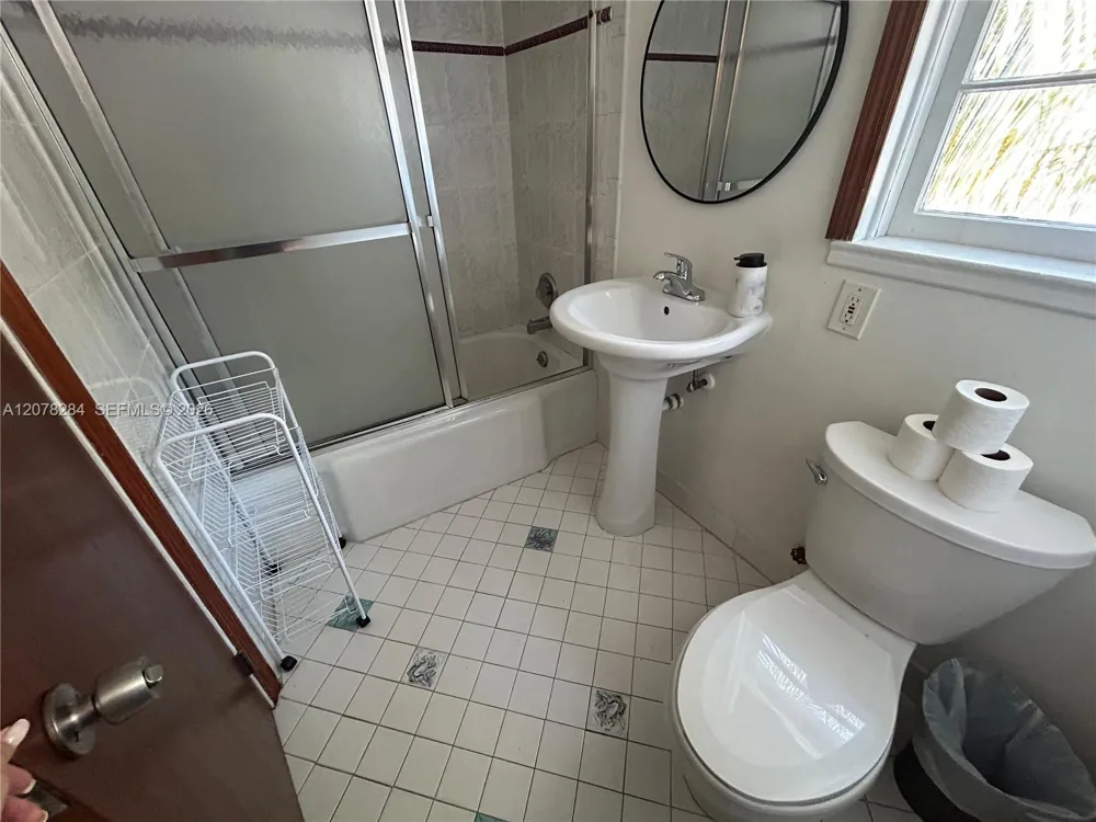 300 Sunset Dr #2 Fort Lauderdale, FL 33301
