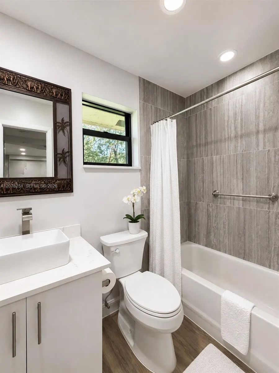 3295 Cocoplum Cir #3323 Coconut Creek, FL 33063