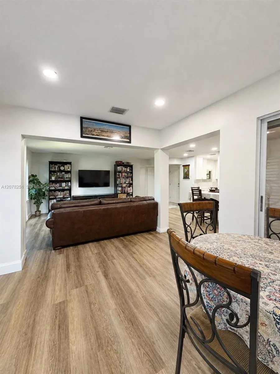 3295 Cocoplum Cir #3323 Coconut Creek, FL 33063