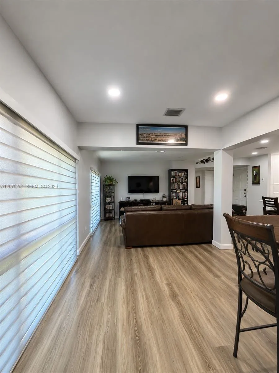 3295 Cocoplum Cir #3323 Coconut Creek, FL 33063