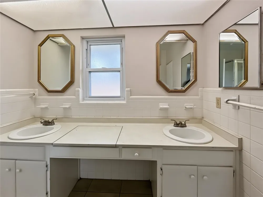 3041 TYRONE LANE Sarasota, FL 34239